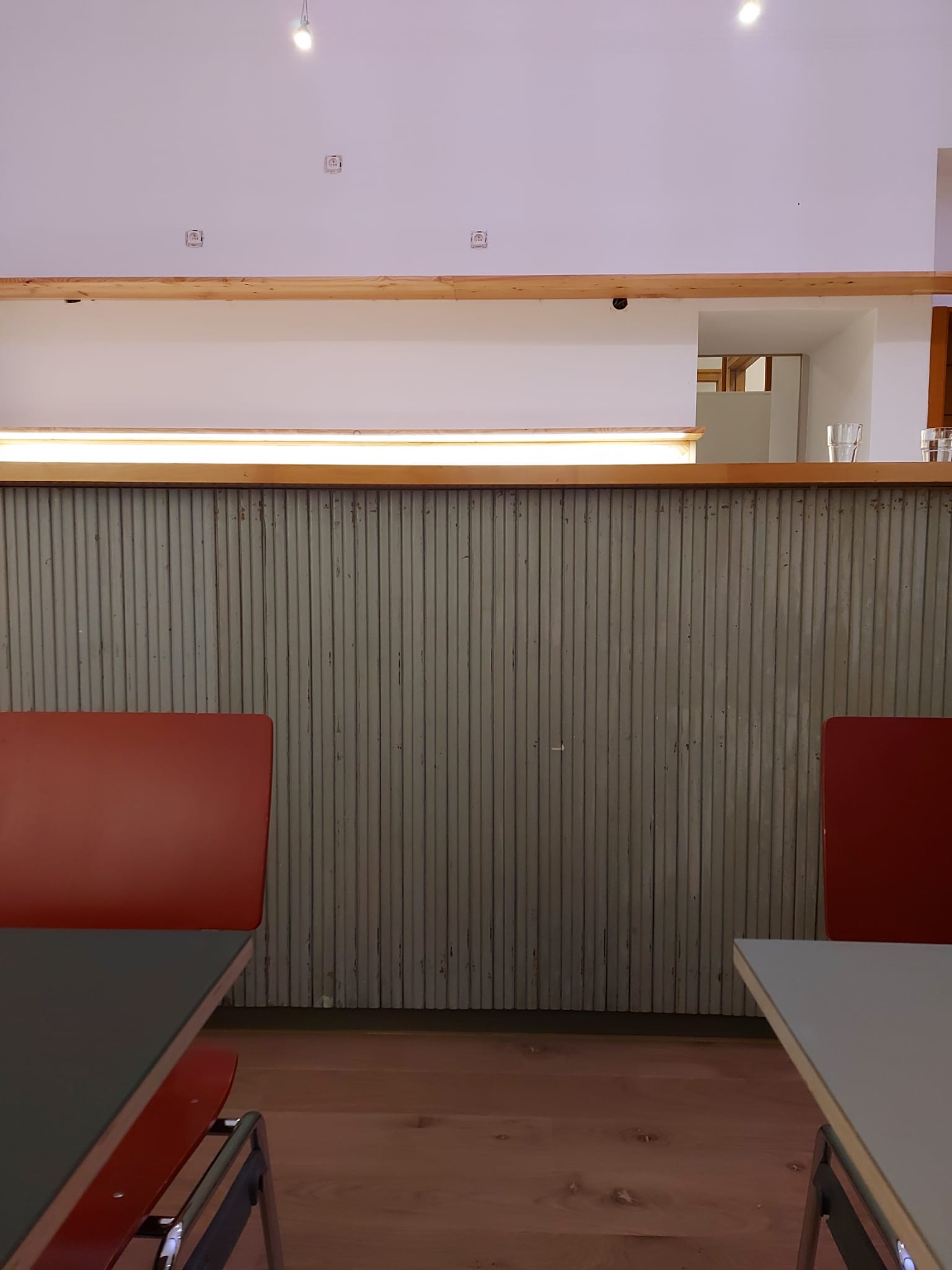 bardage de comptoir de bar en bois récupéré